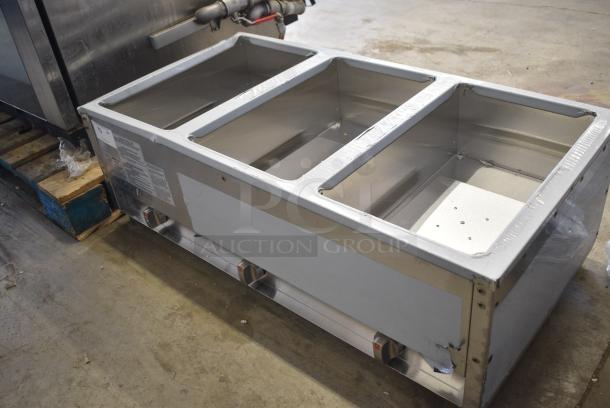 BRAND NEW SCRATCH AND DENT! ServIt 423GST3WELP GST-3WE-LP Three Pan Open Well Liquid Propane Steam Table with Undershelf - 10,500 BTU - Image 3 of 7