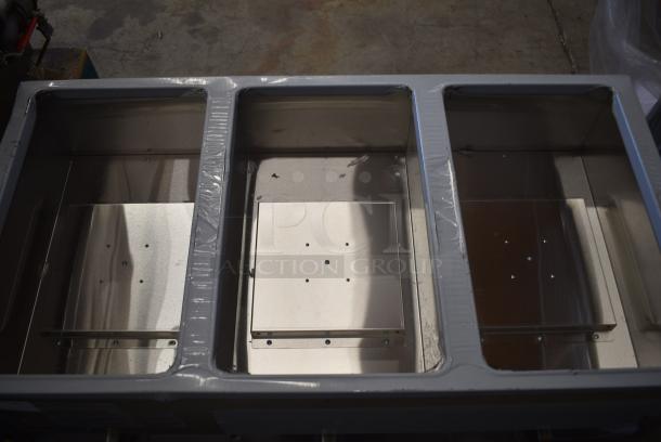 BRAND NEW SCRATCH AND DENT! ServIt 423GST3WELP GST-3WE-LP Three Pan Open Well Liquid Propane Steam Table with Undershelf - 10,500 BTU - Image 4 of 7
