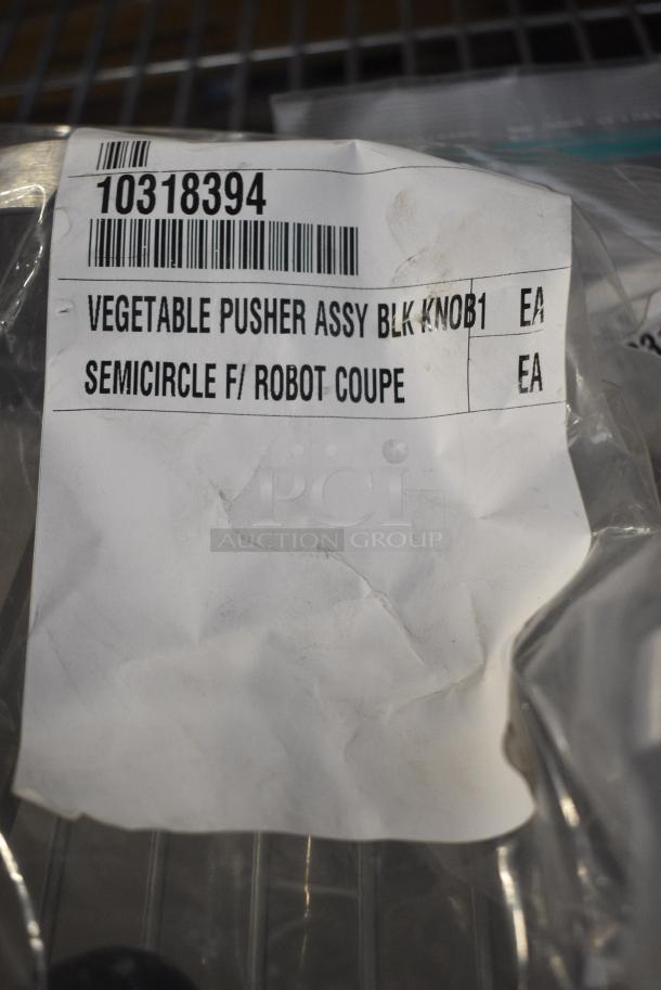 BRAND NEW SCRATCH AND DENT! Vegetable Pusher Assembly Knob - Image 2 of 3