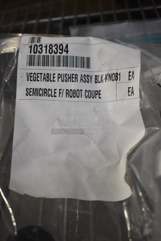 BRAND NEW SCRATCH AND DENT! Vegetable Pusher Assembly Knob - Image 3 of 3
