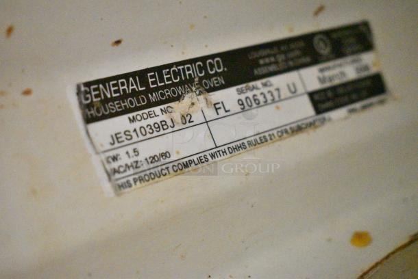 General Electric GE JES1039BJ Countertop Microwave Oven. 120 Volts, 1 Phase. - Image 5 of 6