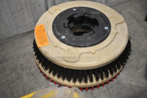 BRAND NEW SCRATCH AND DENT! Lavex Pro DP-1334 Floor Cleaning Machine. 120 Volts 1 Phase. Tested and Does Not Power On - Image 7 of 9