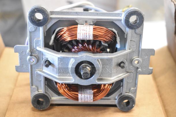 BRAND NEW SCRATCH AND DENT! Ametek B44910-01 Motor. 120 Volts, 1 Phase. - Image 6 of 8