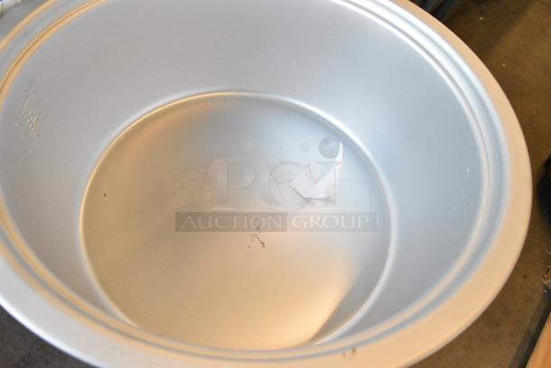 BRAND NEW SCRATCH AND DENT! Metal Rice Cooker Insert - Image 2 of 4