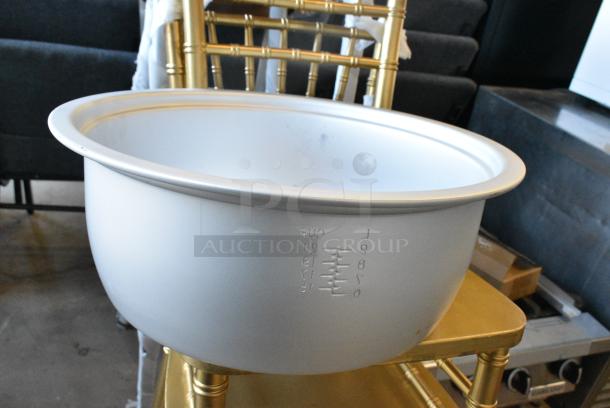 BRAND NEW SCRATCH AND DENT! Metal Rice Cooker Insert - Image 3 of 4