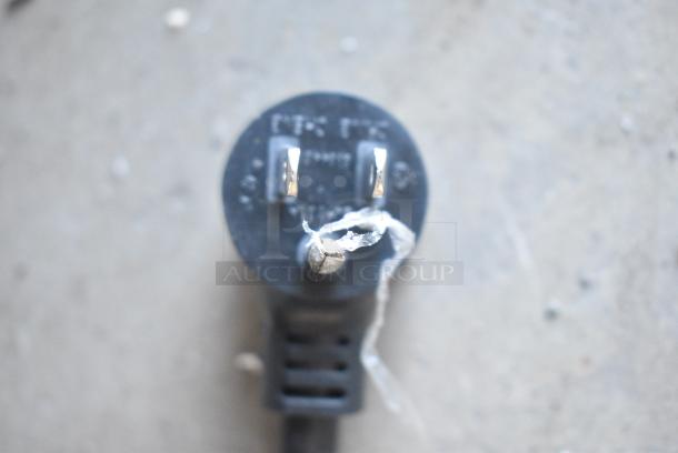 2018 True GDM-72-HC Metal Commercial 3 Door Reach In Cooler Merchandiser w/ Poly Coated Racks. 115 Volts, 1 Phase. Tested and Working! - Image 9 of 9