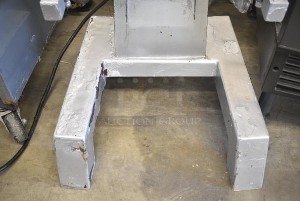 2019 Omcan SP300A Metal Commercial Floor Style 30 Quart Planetary Dough Mixer w/ Stainless Steel Mixing Bowl, Bowl Guard, Paddle and Whisk Attachments. 110 Volts, 1 Phase. Tested and Working! - Image 5 of 14