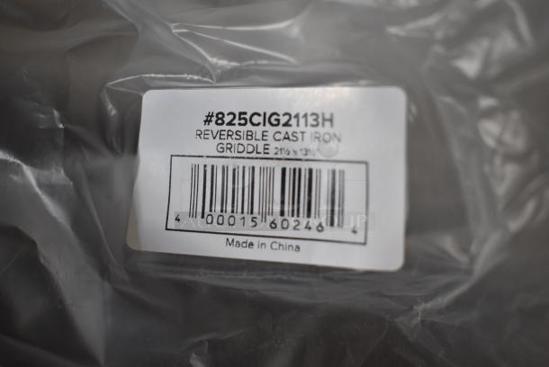 BRAND NEW SCRATCH AND DENT! 825CIG2113H Valor 24 1/2" x 14 1/2" Pre-Seasoned Reversible Cast Iron Griddle and Grill Pan with Handles - Image 3 of 3