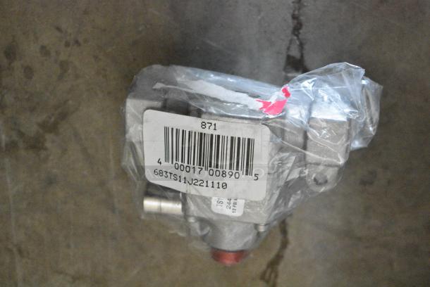 BRAND NEW SCRATCH AND DENT! 683TS11J221110 Robertshaw TS11J-2211-1-0 Safety Valve; 3/8" NPT; Gas In / Out: 3/8"; Pilot In / Out: 1/4" - Image 3 of 5