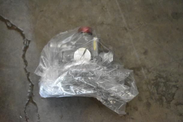 BRAND NEW SCRATCH AND DENT! 683TS11J221110 Robertshaw TS11J-2211-1-0 Safety Valve; 3/8" NPT; Gas In / Out: 3/8"; Pilot In / Out: 1/4" - Image 4 of 5