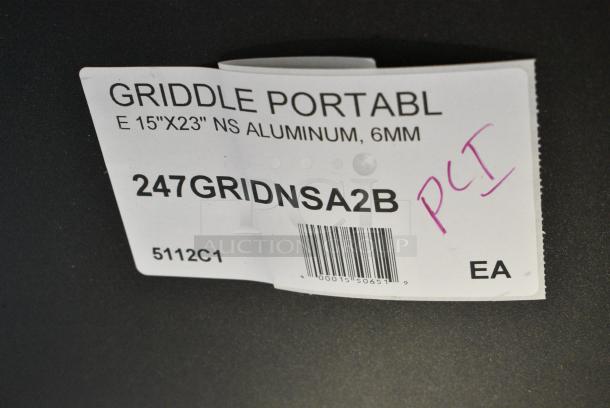 BRAND NEW SCRATCH AND DENT! 247GRIDNSA2B Vigor 15" x 23" Portable Non-Stick Aluminum Griddle - Image 3 of 3