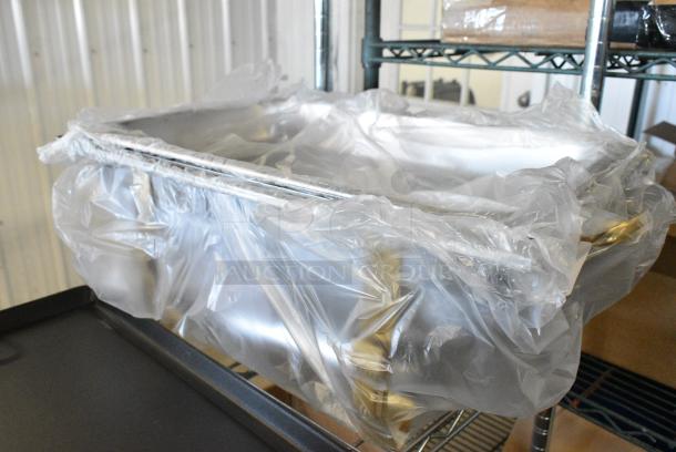 BRAND NEW SCRATCH AND DENT! Metal Chafing Dish w/ Insert and Lid. - Image 3 of 6