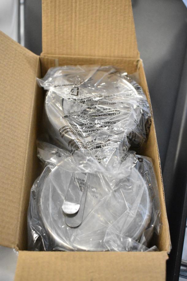 BRAND NEW SCRATCH AND DENT! Metal Chafing Dish w/ Insert and Lid. - Image 5 of 6