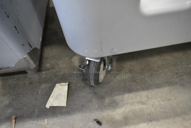 BRAND NEW SCRATCH AND DENT! Noble 274PCDDAGYUC Adjustable "Poker Chip" Dish Dolly - 4/5 Column - Image 3 of 5