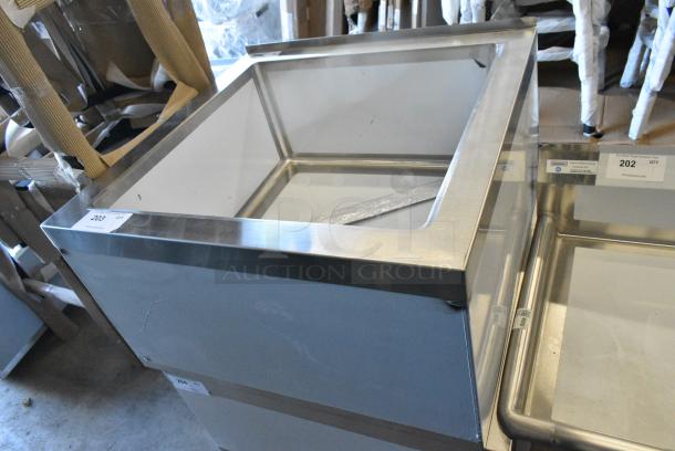 BRAND NEW SCRATCH AND DENT! Regency 600SM242412 29" 16-Gauge Stainless Steel One Compartment Floor Mop Sink - 24" x 24" x 12" Bowl - Image 1 of 4