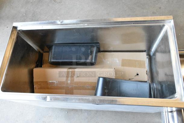 BRAND NEW SCRATCH AND DENT! Regency 600IB1836M 36" x 18" Stainless Steel Portable Ice Bin - Image 3 of 6