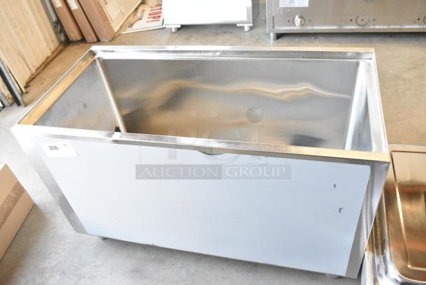 BRAND NEW SCRATCH AND DENT! Regency 600IB1836M 36" x 18" Stainless Steel Portable Ice Bin - Image 4 of 6
