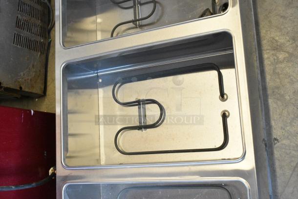 BRAND NEW SCRATCH AND DENT! 2024 ServIt 423EST4WO500 Stainless Steel Four Pan Open Well Electric Steam Table with Adjustable Undershelf. 120 Volts, 1 Phase. Cannot Test Due To Plug Style - Image 6 of 10