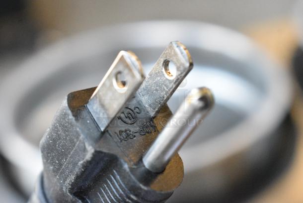 BRAND NEW SCRATCH AND DENT! Vollrath Cayenne TW-27R  Twin Well 7 Qt. Countertop Rethermalizer with Independent Timers. 120 Volts, 1 Phase. Tested and Working! - Image 7 of 8