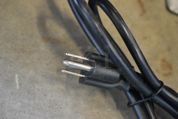 BRAND NEW SCRATCH AND DENT! Avantco BCG3 3 lb. Bulk Coffee Grinder. 110 Volts, 1 Phase. Tested and Working! - Image 4 of 6