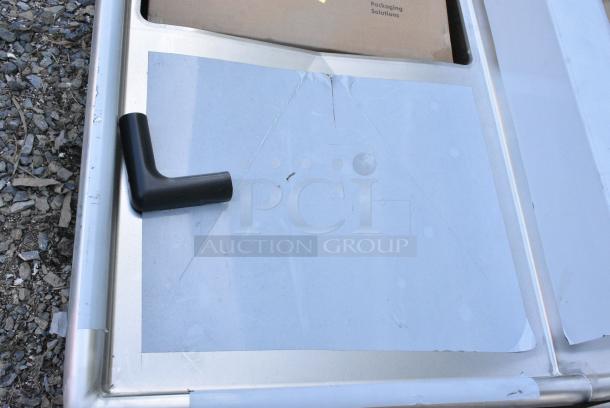 BRAND NEW SCRATCH AND DENT! Regency 600S31824224 94" 16 Gauge Stainless Steel Three Compartment Commercial Sink with Galvanized Steel Legs and 2 Drainboards - 18" x 24" x 14" Bowls - Image 2 of 9