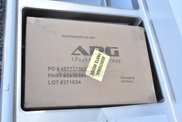 BRAND NEW SCRATCH AND DENT! Regency 600S31824224 94" 16 Gauge Stainless Steel Three Compartment Commercial Sink with Galvanized Steel Legs and 2 Drainboards - 18" x 24" x 14" Bowls - Image 3 of 9