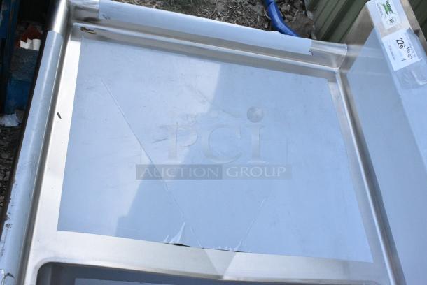 BRAND NEW SCRATCH AND DENT! Regency 600S31824224 94" 16 Gauge Stainless Steel Three Compartment Commercial Sink with Galvanized Steel Legs and 2 Drainboards - 18" x 24" x 14" Bowls - Image 7 of 9