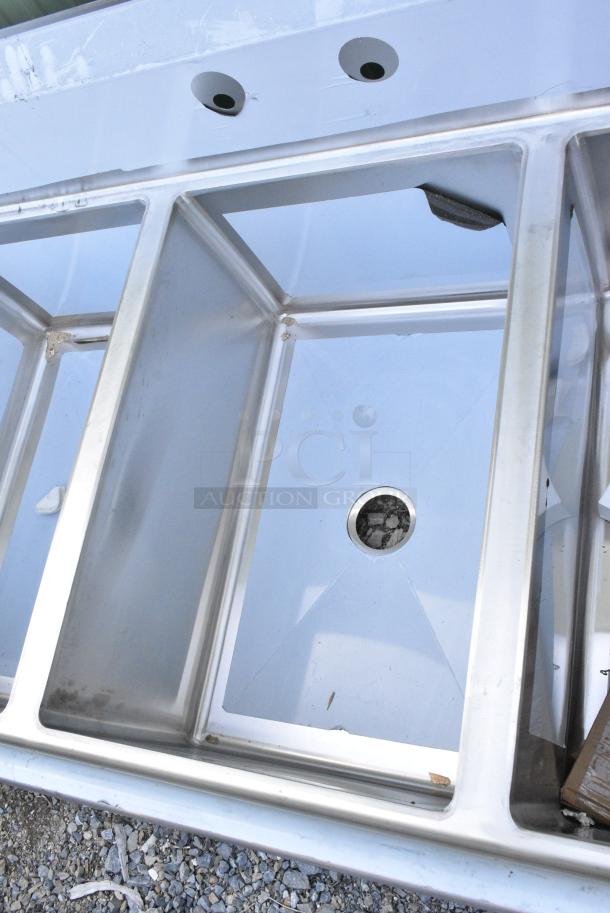 BRAND NEW SCRATCH AND DENT! Regency 600S32030224 Stainless Steel 3 Bay Sink w/ Dual Drain Boards. - Image 5 of 8