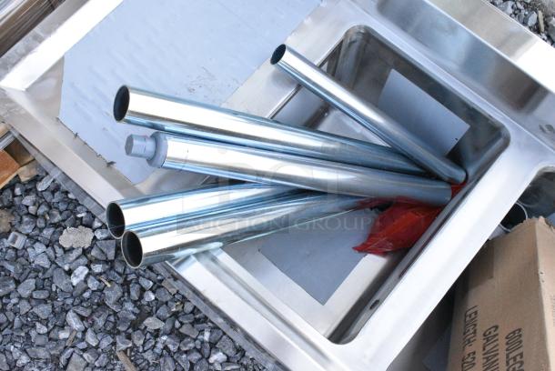 BRAND NEW SCRATCH AND DENT! Regency 600B3101413L 3 Bowl Underbar Sink with Drainboard - 48" x 18 3/4" - Left Drainboard - Image 3 of 9