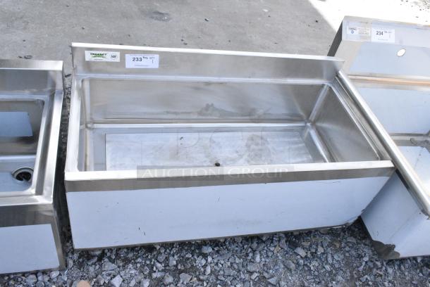 BRAND NEW SCRATCH AND DENT! Regency 600IB1836CP 18" x 36" Underbar Ice Bin with 7 Circuit Post-Mix Cold Plate and Bottle Holders - 79 lb. No Legs. - Image 1 of 5
