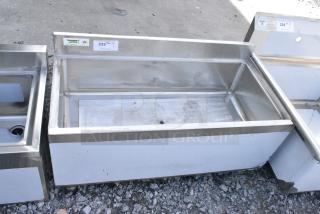 BRAND NEW SCRATCH AND DENT! Regency 600IB1836CP 18" x 36" Underbar Ice Bin with 7 Circuit Post-Mix Cold Plate and Bottle Holders - 79 lb. No Legs.