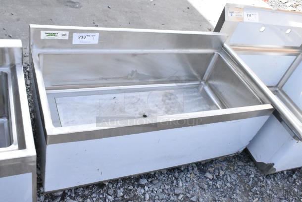 BRAND NEW SCRATCH AND DENT! Regency 600IB1836CP 18" x 36" Underbar Ice Bin with 7 Circuit Post-Mix Cold Plate and Bottle Holders - 79 lb. No Legs. - Image 4 of 5