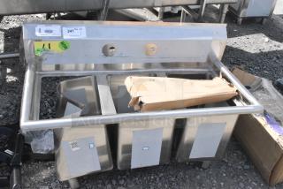 BRAND NEW SCRATCH AND DENT! Regency 600S31014 Stainless Steel 3 Bay Sink. No Legs.