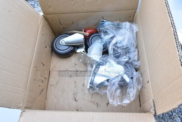 BRAND NEW SCRATCH AND DENT! Regency 600CT3S2133E 21" x 33" Three Shelf 18-Gauge 304 Stainless Steel Utility Cart with Enclosed Base and Open Front - Image 4 of 7