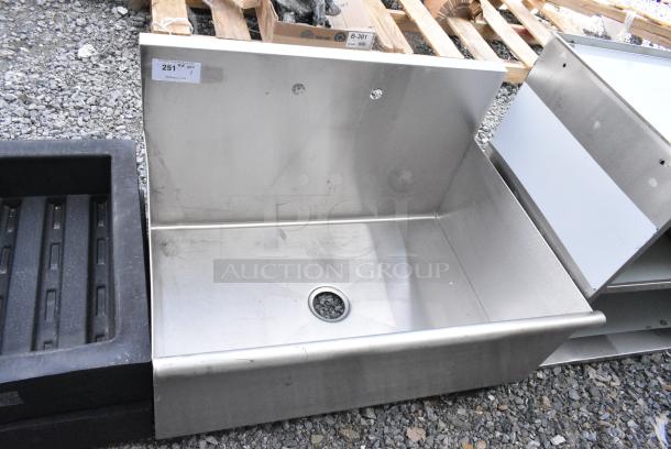 BRAND NEW SCRATCH AND DENT! Stainless Steel Single Bay Sink - Image 1 of 3