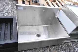 BRAND NEW SCRATCH AND DENT! Stainless Steel Single Bay Sink