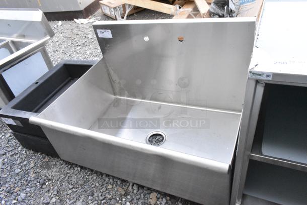 BRAND NEW SCRATCH AND DENT! Stainless Steel Single Bay Sink - Image 2 of 3