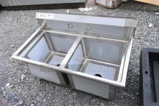 BRAND NEW SCRATCH AND DENT! Regency 600S21818 43" 16 Gauge Stainless Steel Two Compartment Commercial Sink with Stainless Steel Legs and Cross Bracing - 18" x 18" x 14" Bowls. No Legs.