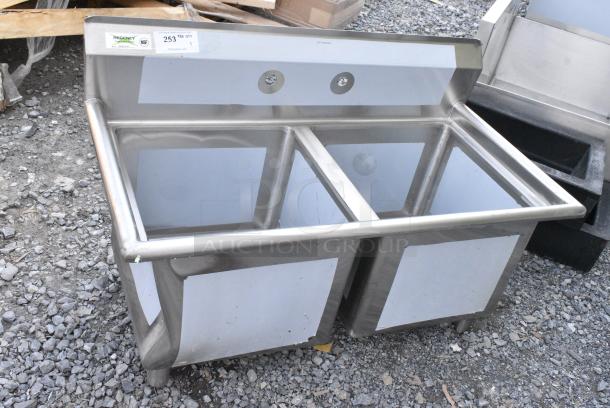 BRAND NEW SCRATCH AND DENT! Regency 600S21818 43" 16 Gauge Stainless Steel Two Compartment Commercial Sink with Stainless Steel Legs and Cross Bracing - 18" x 18" x 14" Bowls. No Legs. - Image 2 of 5