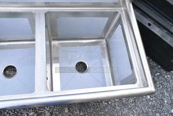 BRAND NEW SCRATCH AND DENT! Regency 600S21818 43" 16 Gauge Stainless Steel Two Compartment Commercial Sink with Stainless Steel Legs and Cross Bracing - 18" x 18" x 14" Bowls. No Legs. - Image 4 of 5
