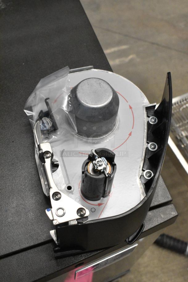 BRAND NEW IN BOX! 2017 Hobart HTi Metal Commercial Countertop Scale. 120/208-240 Volts, 1l Phase. Tested and Working! - Image 14 of 26