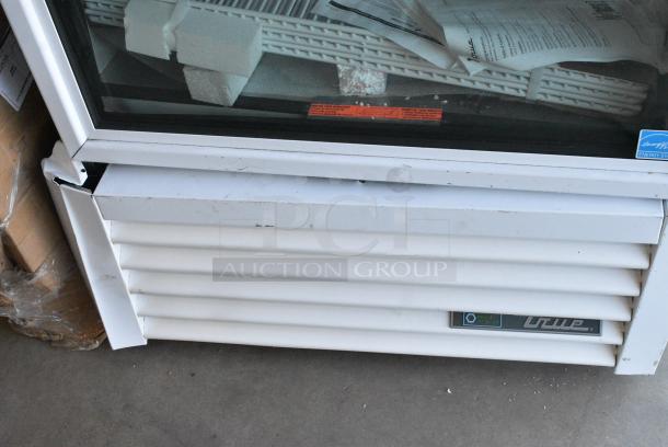 BRAND NEW SCRATCH AND DENT! 2024 True TSCI-600R-G-PH Metal Commercial Single Door Reach In Cooler Merchandiser w/ Poly Coated Racks. 115 Volts, 1 Phase. Tested and Working! - Image 9 of 10