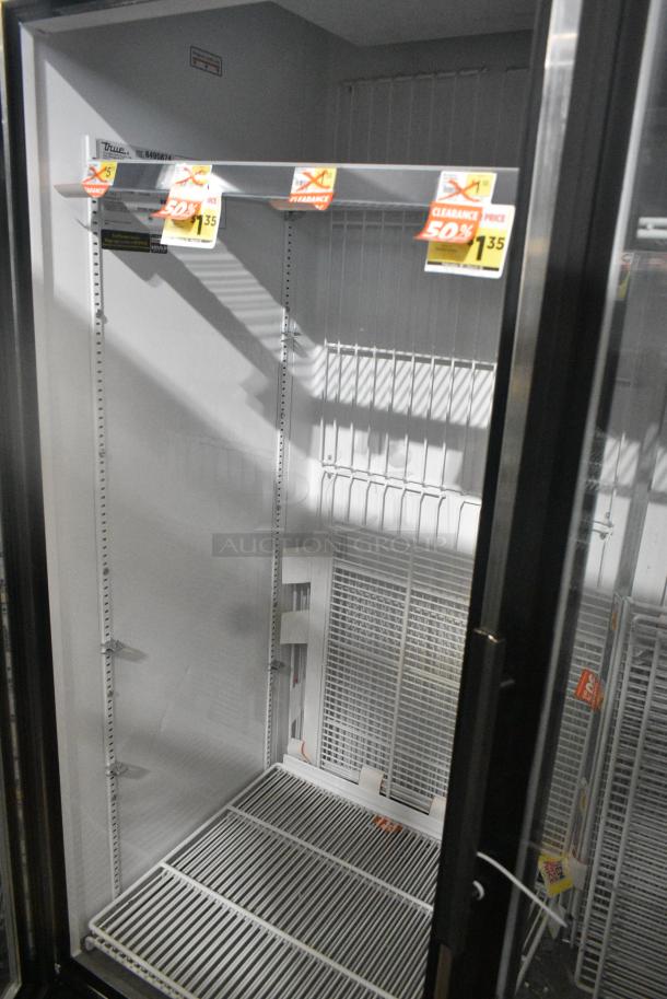 True GDM-49F-LD Metal Commercial 2 Door Reach In Freezer Merchandiser w/ Poly Coated Racks. 115/208-230 Volts, 1 Phase. Tested and Working! - Image 5 of 7
