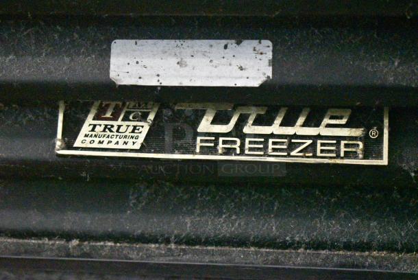 True GDM-49F-LD Metal Commercial 2 Door Reach In Freezer Merchandiser w/ Poly Coated Racks. 115/208-230 Volts, 1 Phase. Tested and Working! - Image 4 of 8