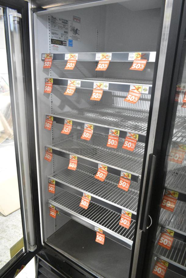 True GDM-49-LD Metal Commercial 2 Door Reach In Cooler Merchandiser w/ Poly Coated Racks. 115 Volts, 1 Phase. Tested and Working! - Image 4 of 5