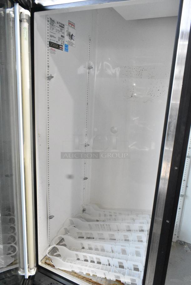 True GDM-49 Metal Commercial 2 Door Reach In Cooler Merchandiser. 115 Volts, 1 Phase. Tested and Working! - Image 4 of 7