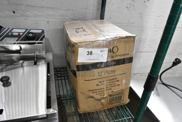 BRAND NEW SCRATCH AND DENT! Box of 12 Acopa 303BWREP12 12" Bright White Wide Rim Rolled Edge Stoneware Plate - Image 2 of 3