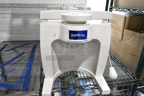 BRAND NEW SCRATCH AND DENT! Sunkist 100 Commercial Sectionizer - Image 1 of 2