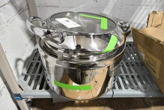 BRAND NEW SCRATCH AND DENT! Acopa Voyage 11 Qt. Round Stainless Steel Induction Soup Chafer with Glass Top and Soft-Close Lid 407IND11CHAF