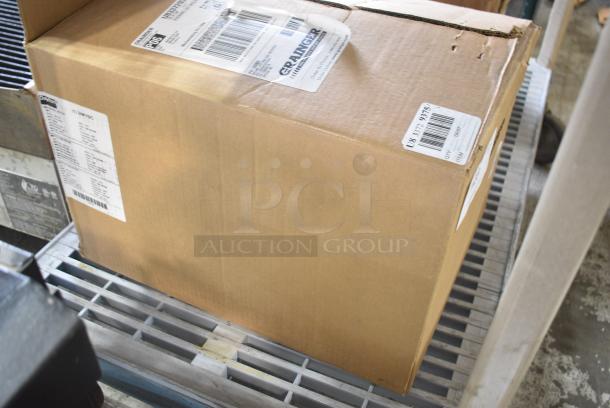 BRAND NEW SCRATCH AND DENT! Dayton 2NKY8C Industrial Motor. - Image 2 of 3